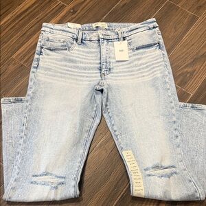 Buckle Distressed Jeans 32x32